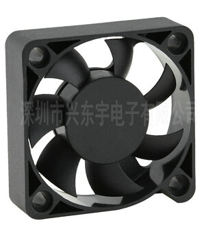 舞臺(tái)燈光散熱風(fēng)扇不僅是舞臺(tái)燈光壽命的延長(zhǎng)者，更能保護(hù)自己